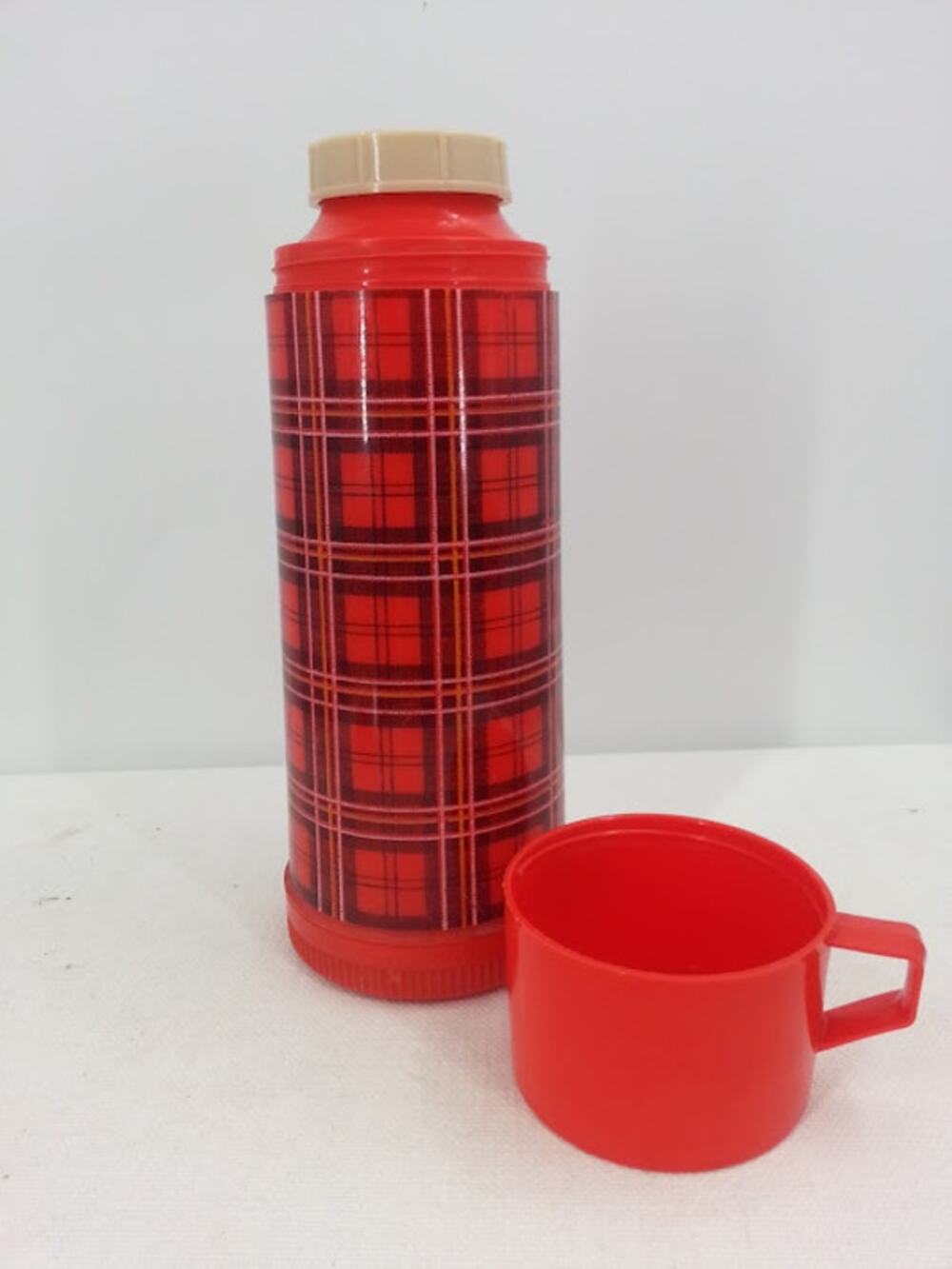 Aladdin Vintage One Quart Red Tan Plaid Thermos Camping Cabin Mountain Picnic